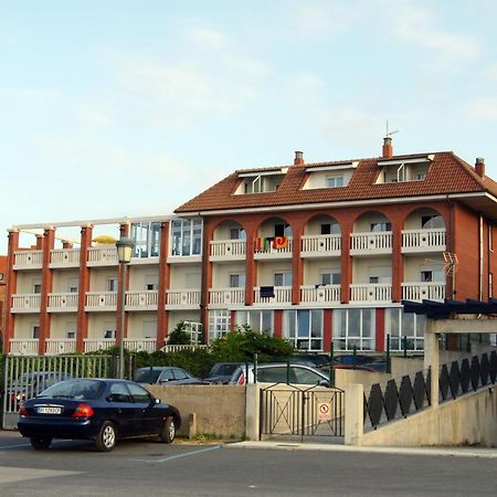 Hotel Torre Cristina Noja Bagian luar foto