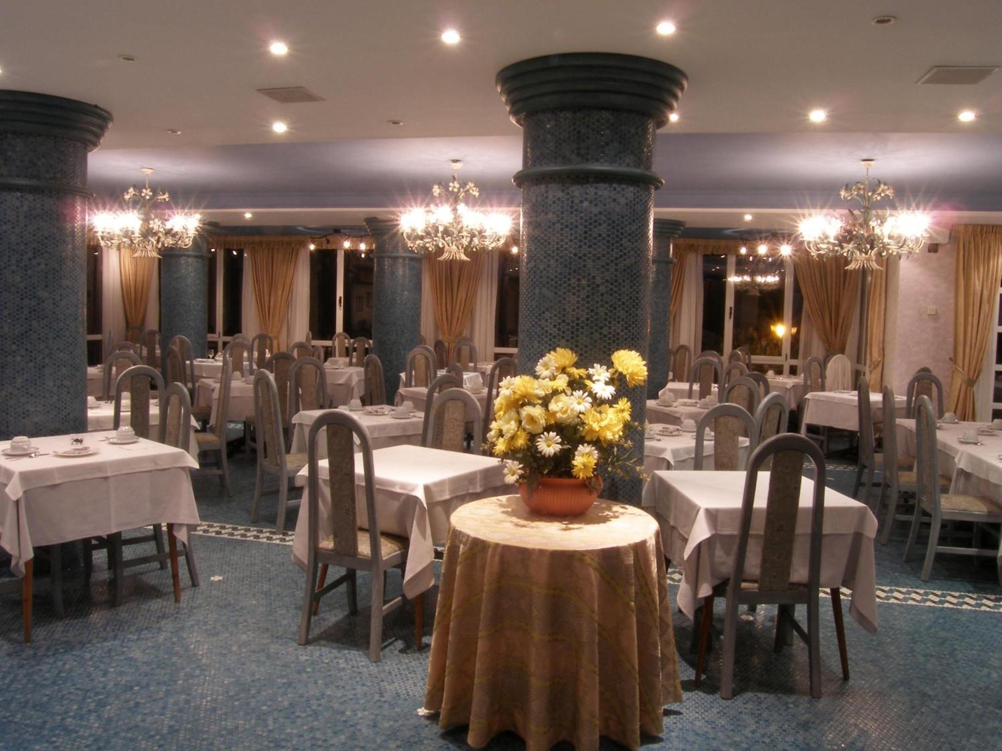 Hotel Torre Cristina Noja Bagian luar foto