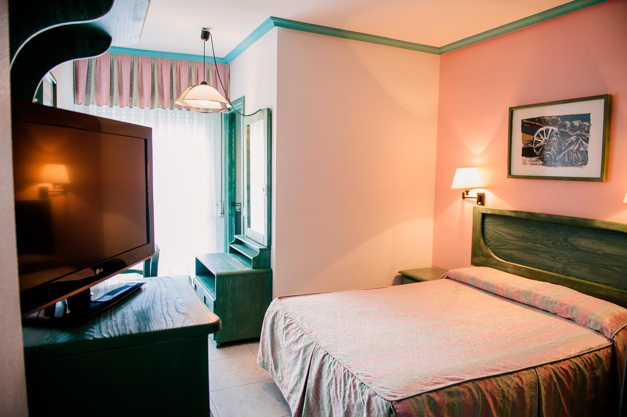 Hotel Torre Cristina Noja Bagian luar foto